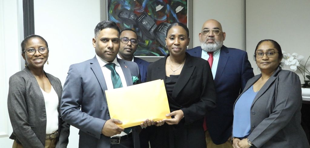 Chief Personnel Officer Dr Daryl Dindial and PSA president Felisha Thomas, flanked by PSA executive members and CPO senior staff, at the signing of the MoA at the CPO’s office on Tuesday.  